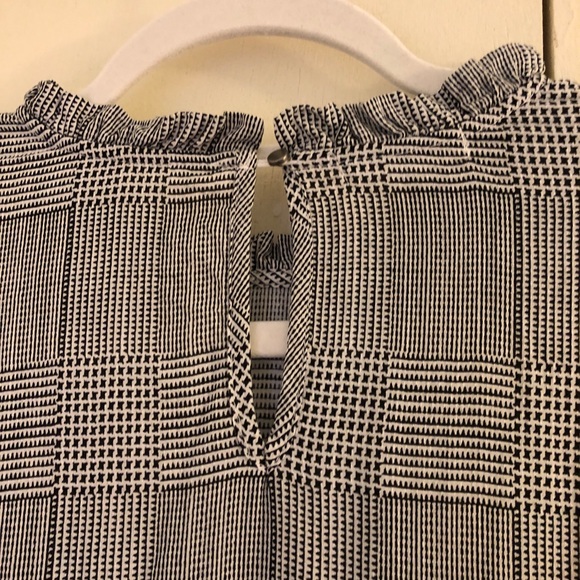 Patterned High Neck Blouse - Picture 3 of 4